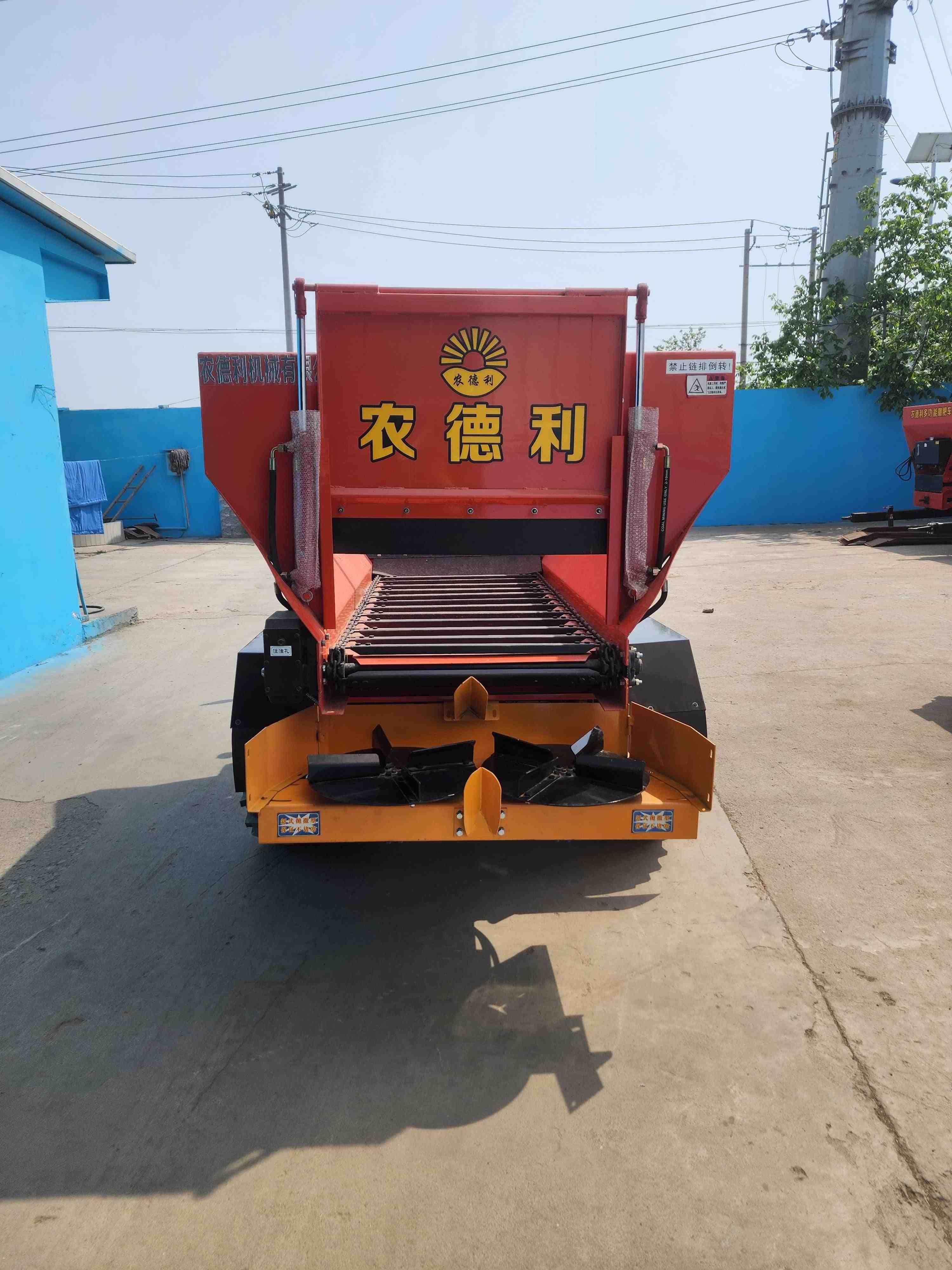 仙桃市运粮加肥车牵引撒粪车 - 方案